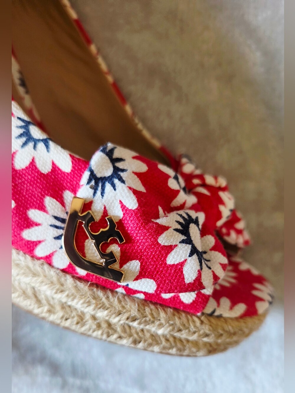 Tory Burch Red Daisy Espadrille Wedges with Navy Centers and Bow - Picture 3 of 6
